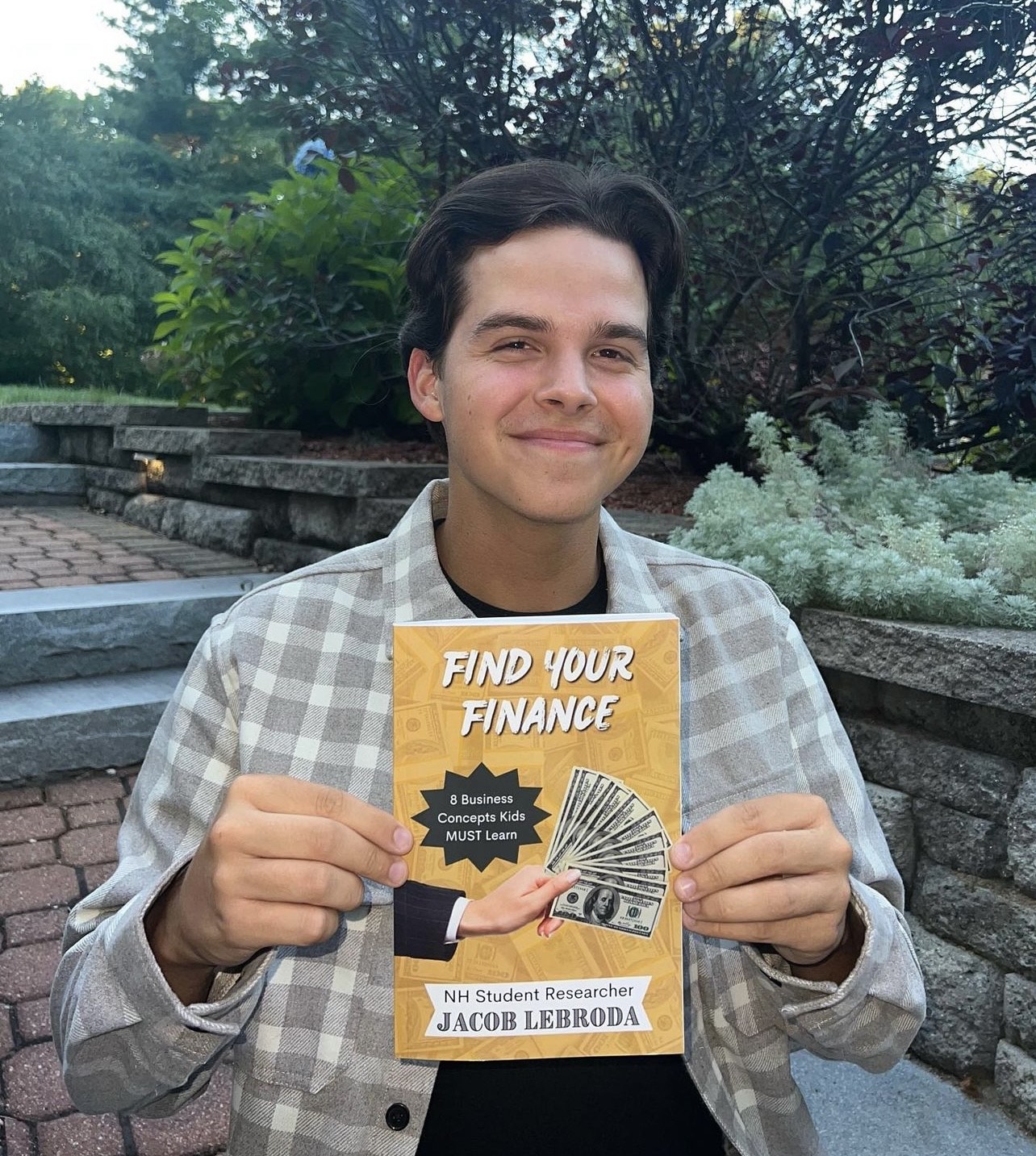 Jacob Lebroda '23 publishes book on finance